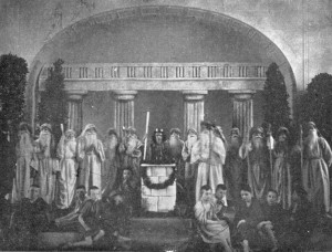 1912, öffentliche Aufführung eines antiken Dramas durch den „Literarischen Verein“ im Festsaal